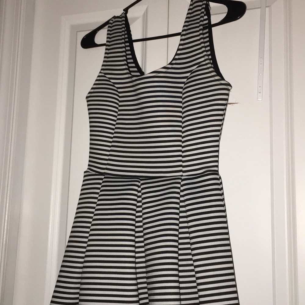 Puffy black and white strip dress